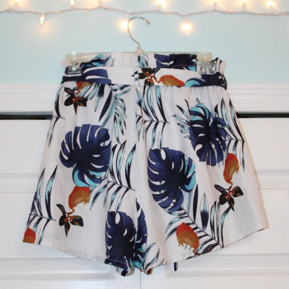 Topical Print Flowy Shorts-Excellent Condition - Picture 2 of 5